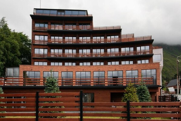 Exterior - Lens Design Hotel (Stepantsminda)