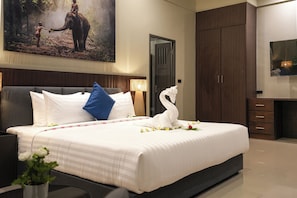 A hotel room with a large bed, a nightstand, a lamp, a wardrobe, and a painting on the wall. - Hill Retreat 3BR Pool Villa near Nai Harn, Rawai (Tambon Rawai)
