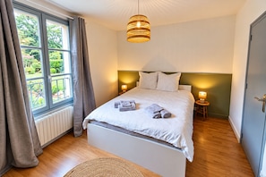 Room - New Listing (Chartres)