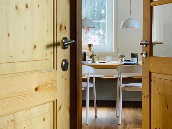 Dining - New Listing (Moos)