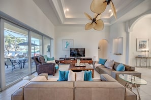 Living area - VILLA LAKE VIEW, a stunning house with a spectacular view (Cape Coral)