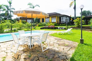 Outdoor dining - Pousada Paco do Lavradio (São João del Rei)