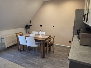 Dining - New Listing (Essen)