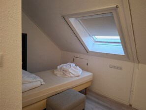Room - New Listing (Wustermark)