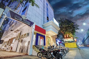 Exterior - Townhouse Hotel Golden Emerald (Pune)