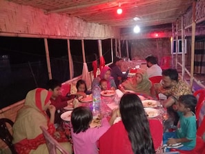 Tempat makan luar
