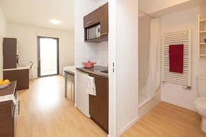 Private kitchen - New Listing (Saint-Père)
