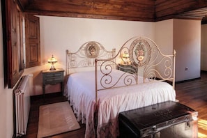 Room - New Listing (Braga)