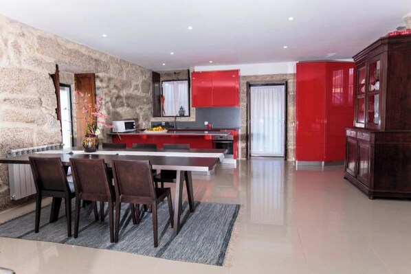 Dining - New Listing (Braga)