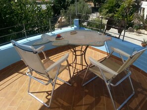 Outdoor dining - New Listing (Pitisidia)