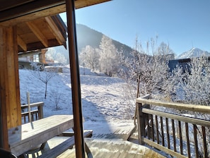Outdoor dining - New Listing (Oz)