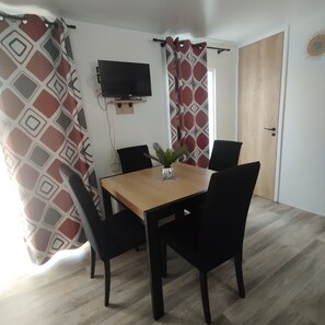 Dining - New Listing (Nibelle)