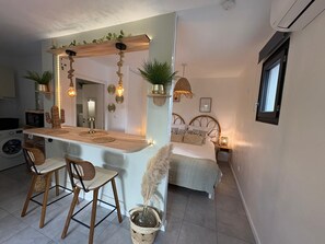 Room - New Listing (Figari)