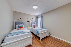 A bedroom with two beds, a ceiling light, and a window with curtains. - RVH228 - Cozy Home with Pool, 3B Near Disney (Davenport)