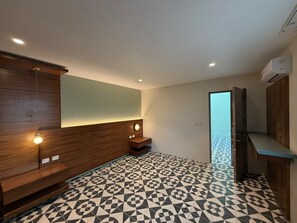A modern bathroom with a geometric patterned floor, wooden cabinetry, and recessed lighting. - Casona Expendio (Oaxaca de Juárez)