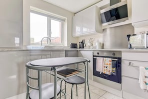 Private kitchen - Modern 1BR Flat Near Bullring & Grand Central (Birmingham)