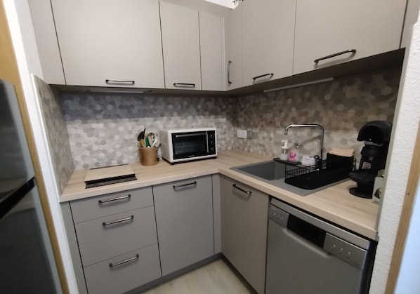 Private kitchen - New Listing (Besse-et-Saint-Anastaise)