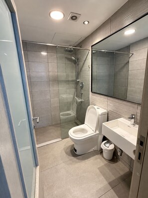 Bathroom - Sky Suites Quattro (Accra)