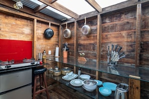 Private kitchen - Tranquil Garden Retreat - Raglan (Raglan)