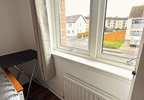 Image 18 - Bright,modern 4 bedroom house with free Parking (Edinburgh)