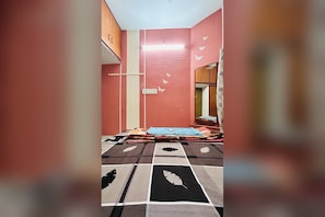 A room with a bed, a wardrobe, and a mirror. - Ground Floor 2BHK Family Home, AC & Kitchen – Near Srirangam, Trichy (Tiruchirappalli)