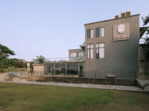 A building with a sign reading 'Paraiso Club'. - Paraiso Club & Resort (Igatpuri)