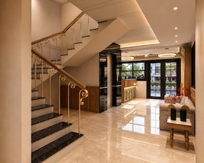 Interior - Aryan Inn Hotel (Varanasi)