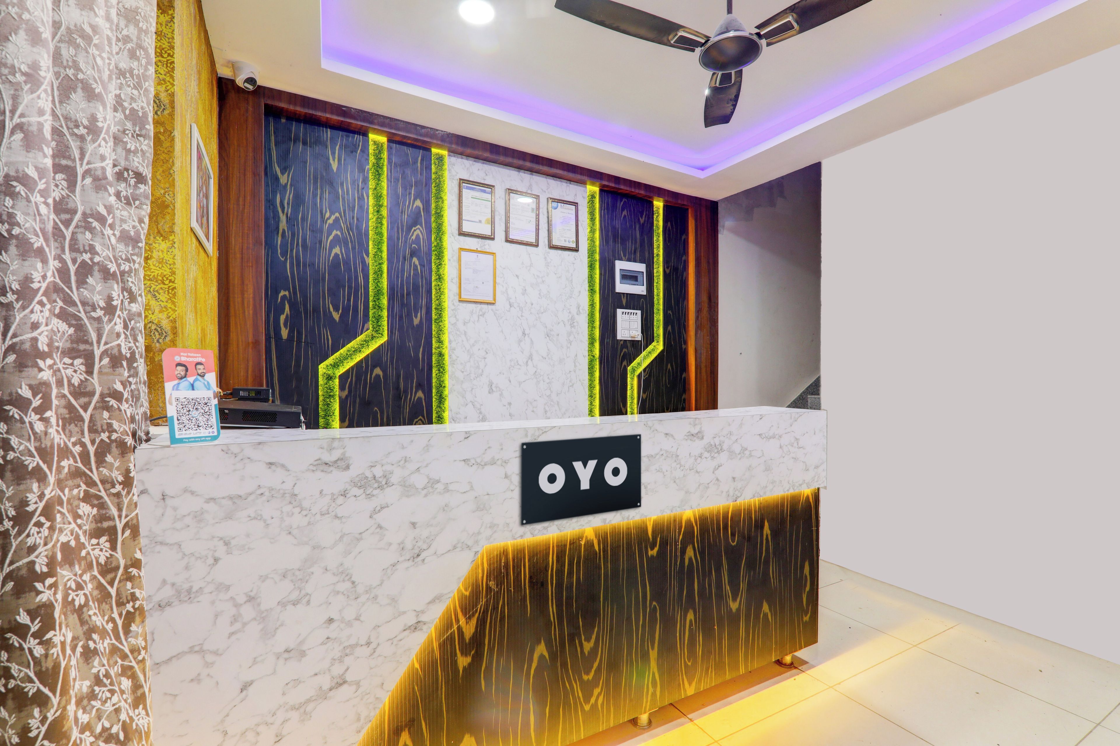 A reception desk with a marble top and a sign that reads 'OYO.'