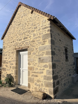 A stone building with a white door and a small window. - New Listing (Condé-sur-Sarthe)