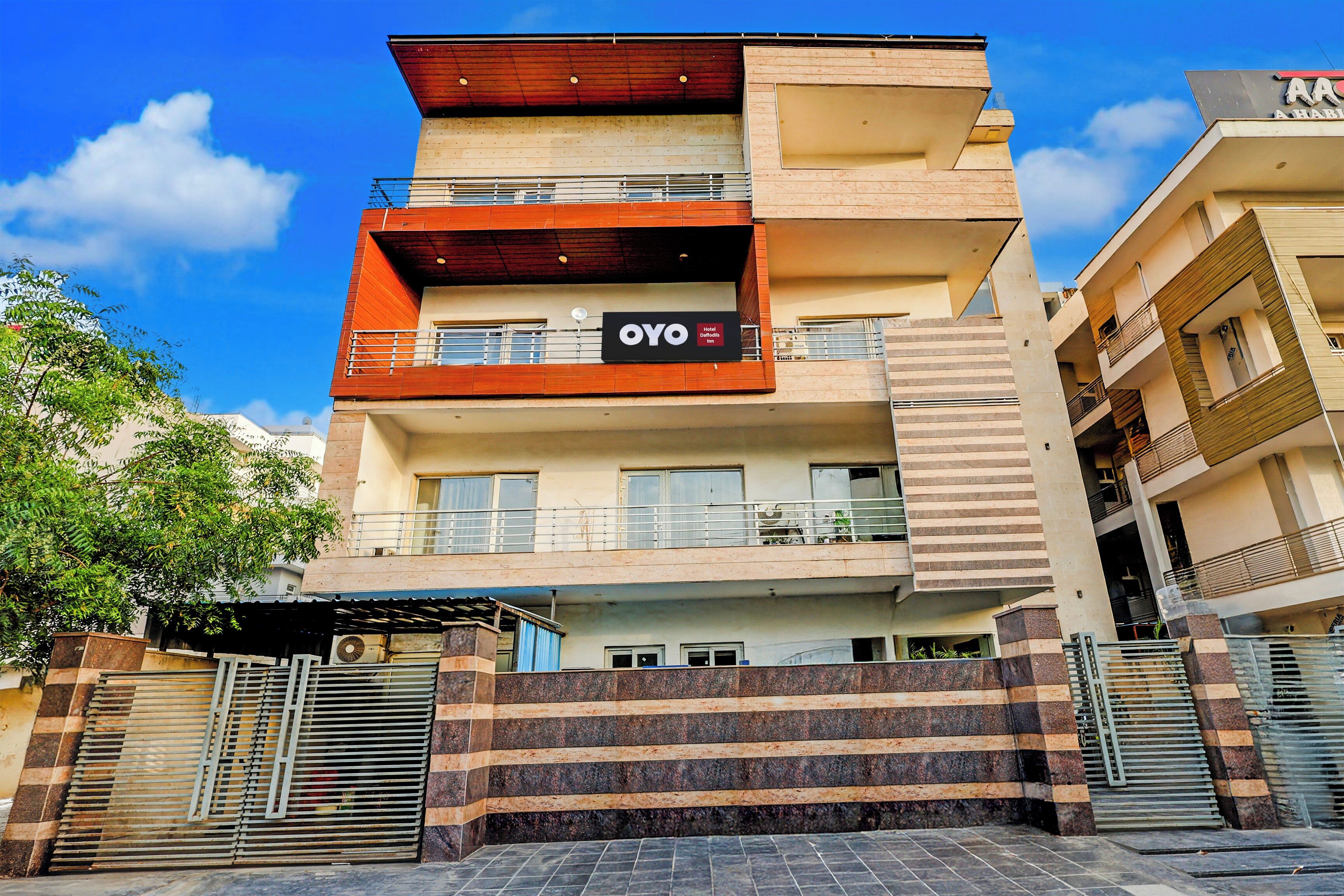 A hotel building with a sign that reads 'OYO Hotel Caffola Inn'.