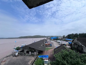 Miscellaneous - Golden Seaview (Kelaginstala)