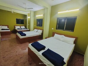 Room - Golden Seaview (Kelaginstala)