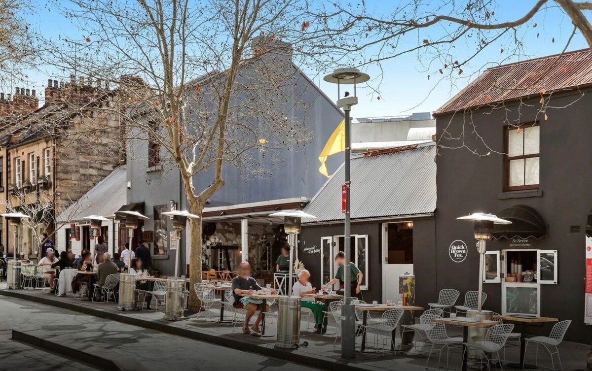 Stroll to Pyrmont’s charming village cafés and local favourites. Enjoy relaxed outdoor dining, artisan coffee and a laid-back neighbourhood feel just minutes from Darling Harbour and the CBD.