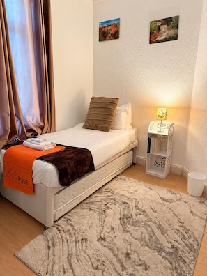 Room - House Sleeps 5 With Parking and Garden (Bishop Auckland)