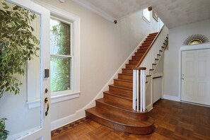 Interior - Walk to Olde Towne & River! Charming Escape (Portsmouth)