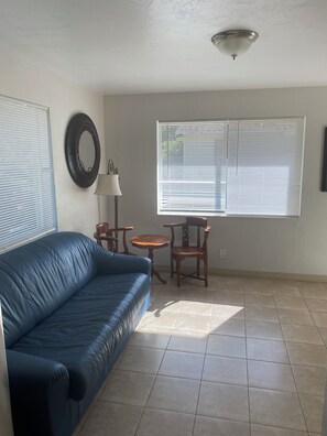 Living area - 1-2 bedroom condo in Delray Beach with rv or boat parking just off the avenue (Delray Beach)