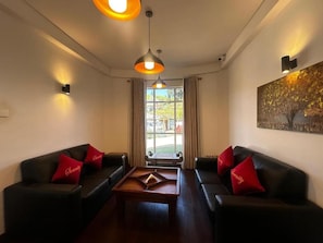 Living area - Serenity Lake View Villa Nuwara Eliya (nuwaraeliya)