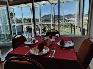 Dining - Serenity Lake View Villa Nuwara Eliya (nuwaraeliya)