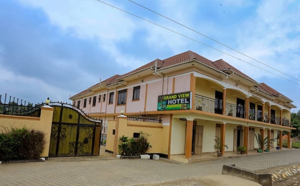 A two-story hotel with a balcony on the second floor, a gated entrance, and a sign indicating the name 'Grand View Hotel'. - Grand view motel Fort Portal (Fort Portal)