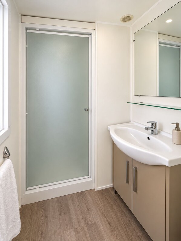 Bathroom - New Listing (Ivry-la-Bataille)