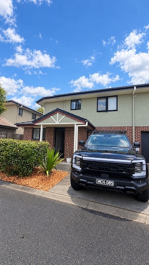 Exterior - Room-cosy Suburban Townhouse (Brisbane)