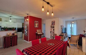 Dining - New Listing (Gaillac)