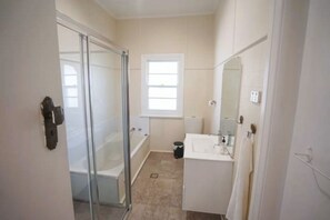 Bathroom - Stella's Place - Boorowa (Boorowa)