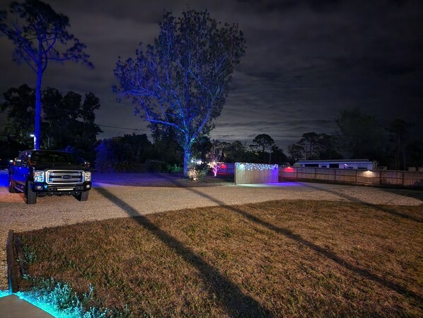 Property grounds - Beautiful campground in nice North Fort Myers location Behind my house (North Fort Myers)