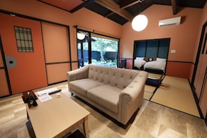 Living area - Kirishima Onsen Yunohana Muku (Kirishima)