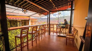 Outdoor dining - New Listing (Cusco)
