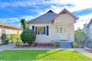 Exterior - Charming 2BR1BA Private Home Near Caltech & Colorado Blvd (Pasadena)