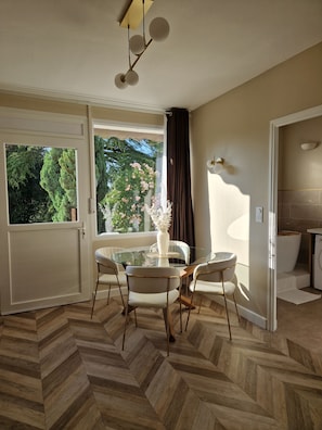 Dining - New Listing (Hure)