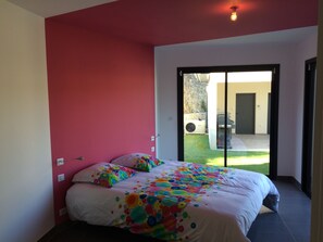 Room - New Listing (Bourg-Saint-Andéol)