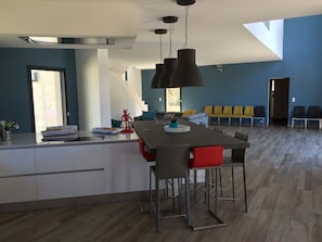 Dining - New Listing (Bourg-Saint-Andéol)
